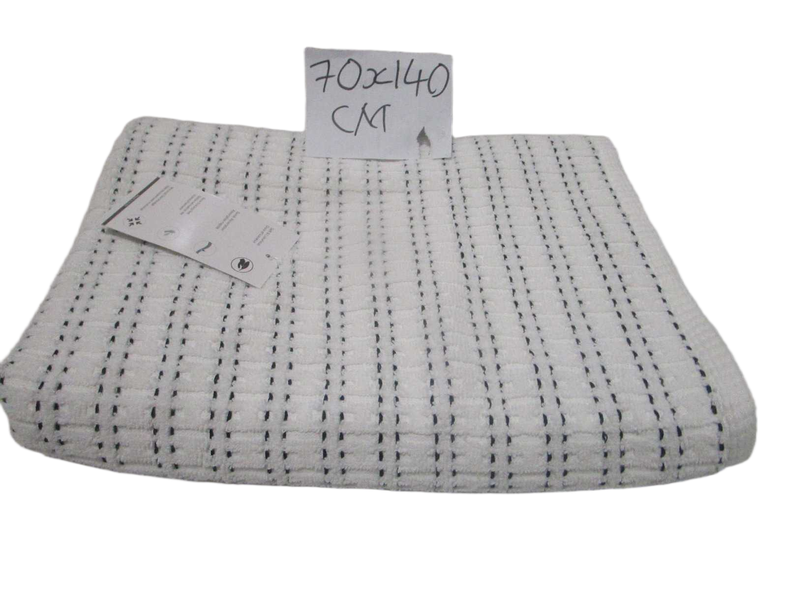 Towel - Plain Dyed Jacquard - Duble Ply 2/20 - 550 Gsm - Combed Cotton - Polyester Insert